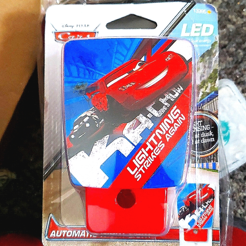 Disney Automatic LED Night Light – Pixar Cars